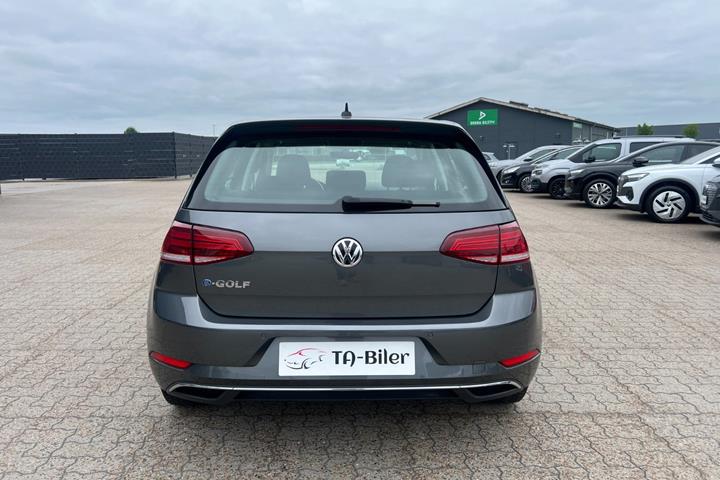 Grå VW e-Golf VII fra 2020 set udefra