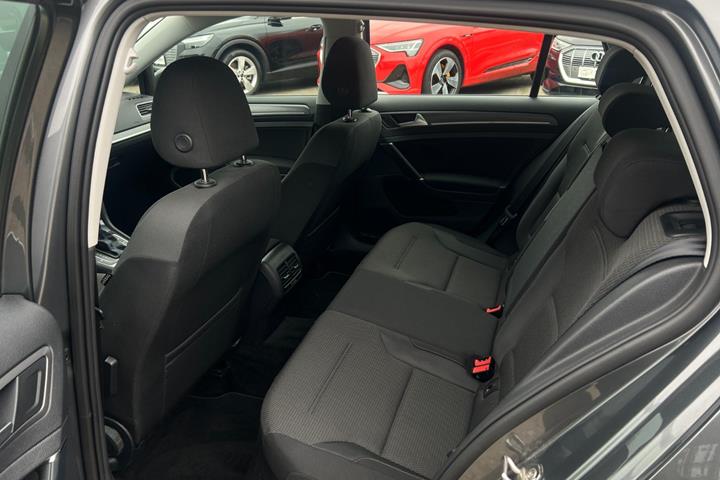 Grå VW e-Golf VII fra 2020