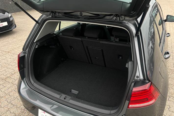 Grå VW e-Golf VII fra 2020