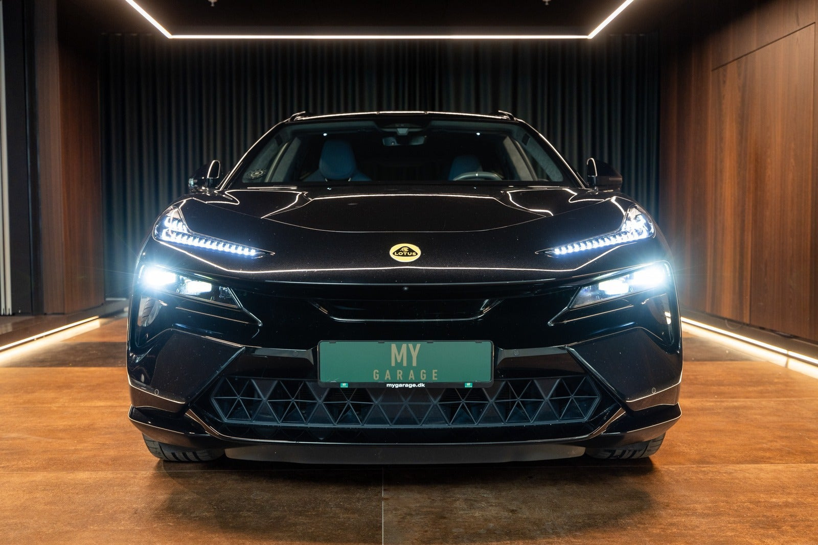 Sort Lotus Eletre fra 2023
