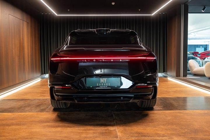 Sort Lotus Eletre fra 2023