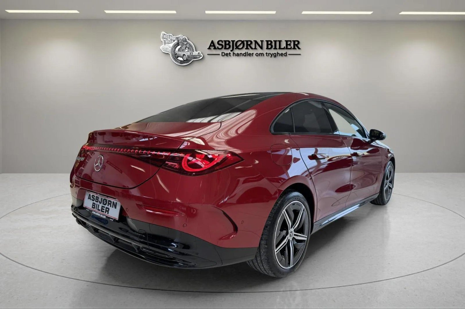 Rød Mercedes CLA250+ fra 2026
