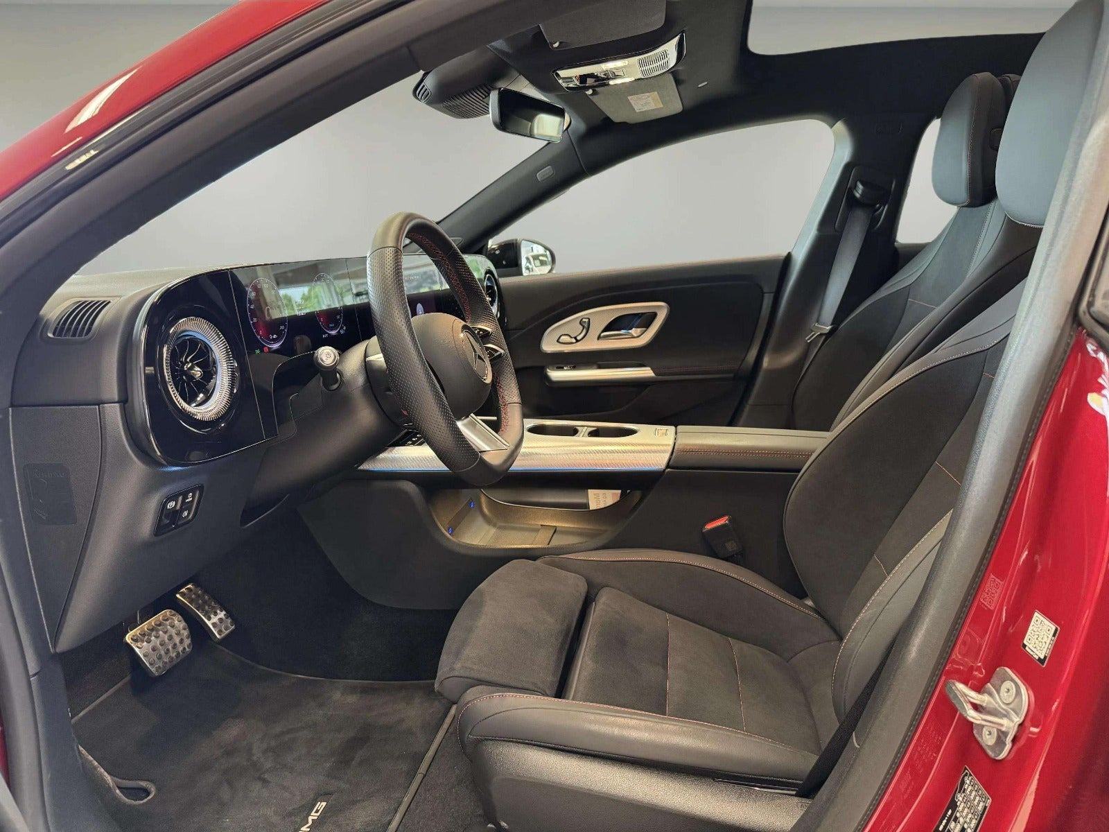 Rød Mercedes CLA250+ fra 2026