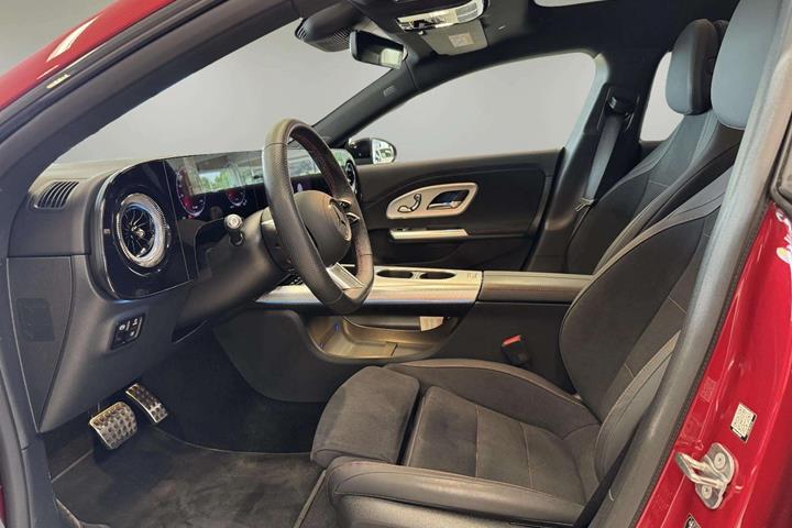 Rød Mercedes CLA250+ fra 2026