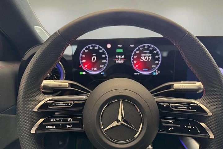Rød Mercedes CLA250+ fra 2026