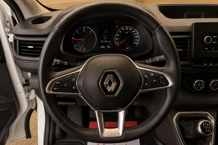 Hvid Renault Trafic fra 2022
