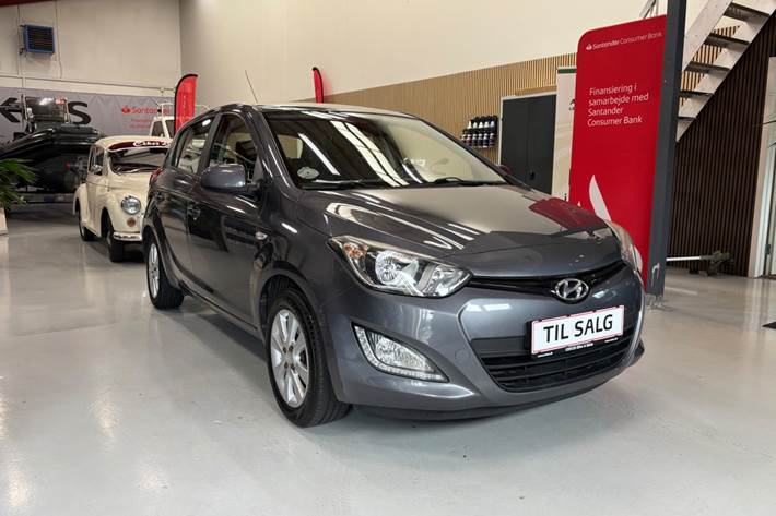 Grå Hyundai i20 fra 2014