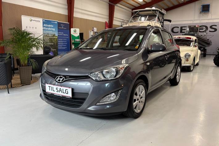 Grå Hyundai i20 fra 2014