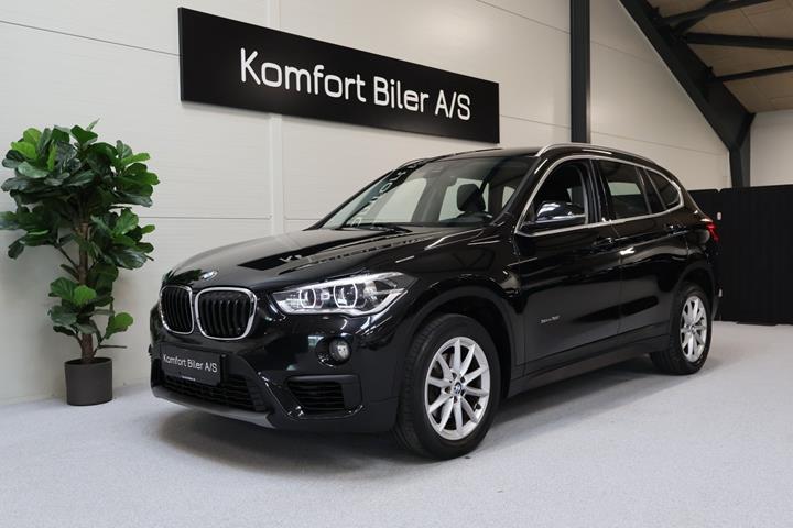 Sort BMW X1 fra 2018 set udefra