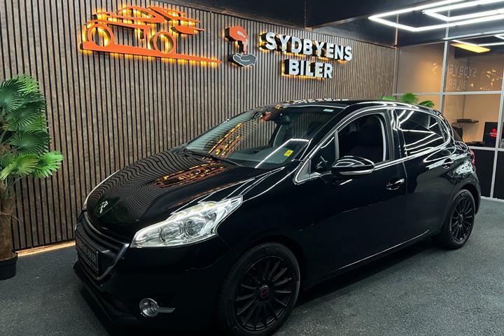 undefined Peugeot 208 fra 2015 set udefra