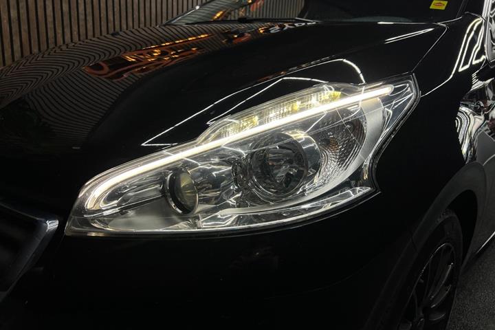 undefined Peugeot 208 fra 2015