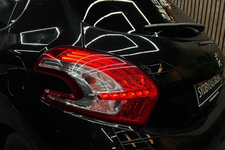 undefined Peugeot 208 fra 2015