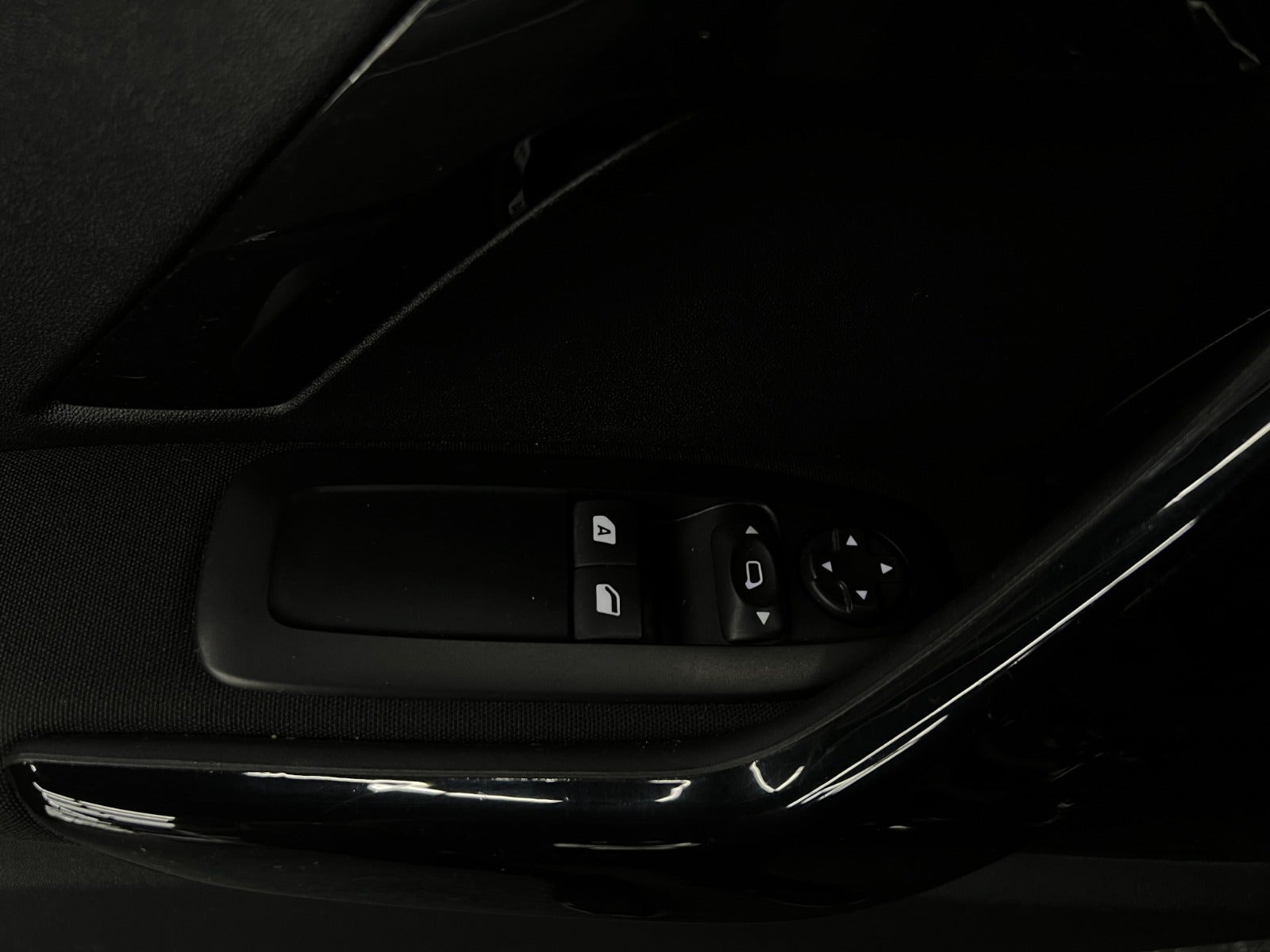 undefined Peugeot 208 fra 2015