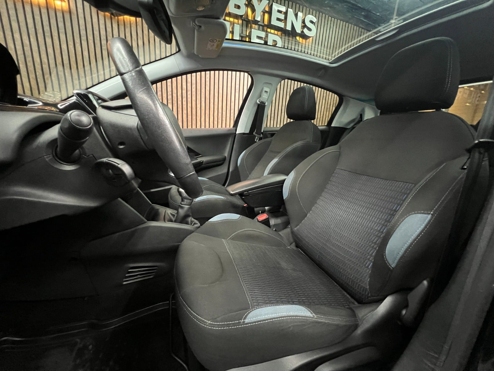 undefined Peugeot 208 fra 2015
