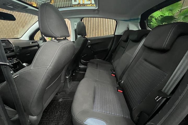 undefined Peugeot 208 fra 2015