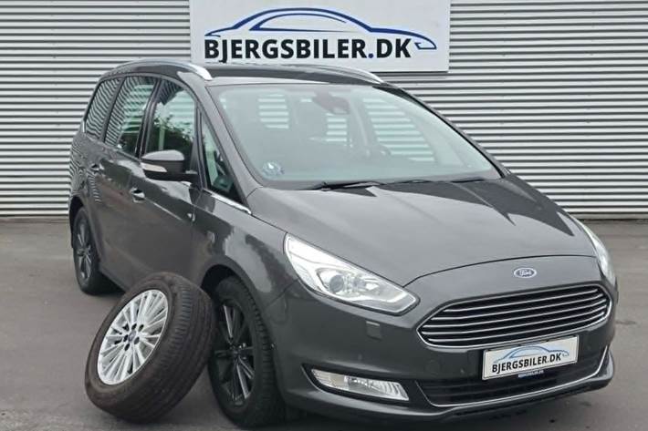 Grå Ford Galaxy fra 2018 set udefra