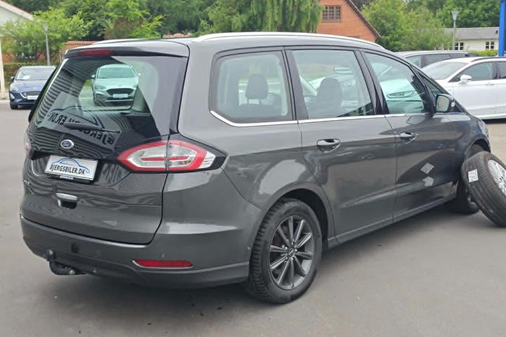 Grå Ford Galaxy fra 2018