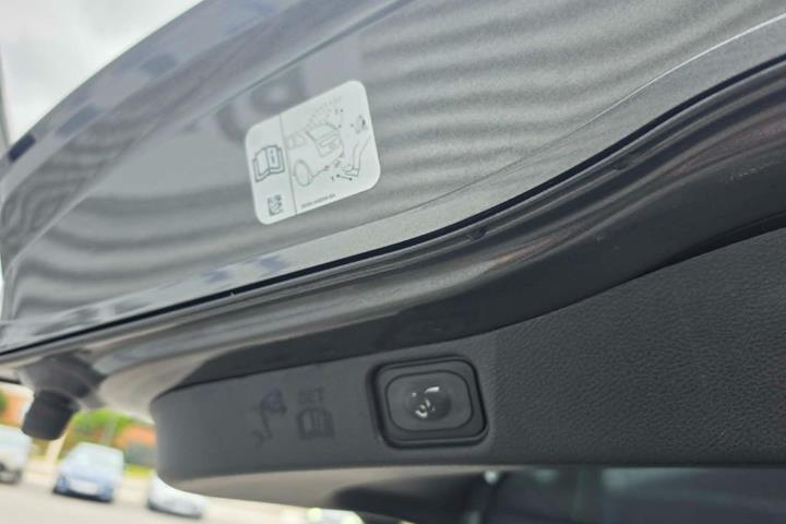 Grå Ford Galaxy fra 2018
