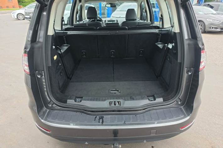 Grå Ford Galaxy fra 2018