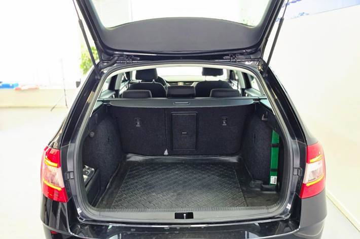 Sort Skoda Octavia fra 2020