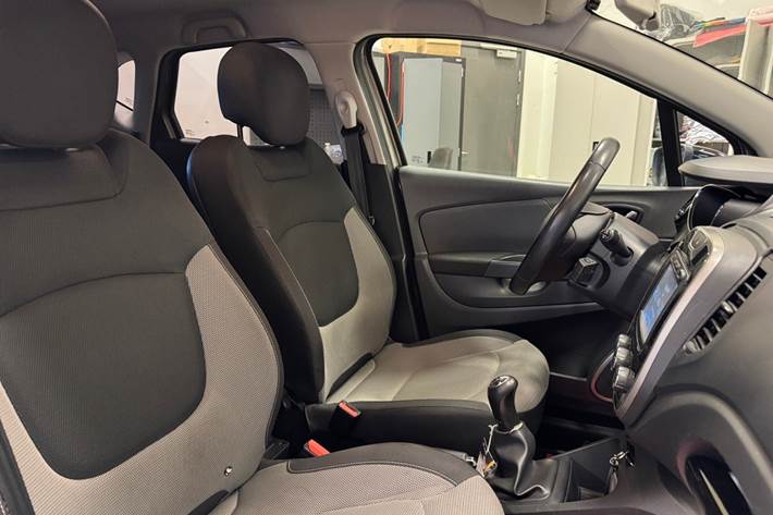 Orange Renault Captur fra 2016