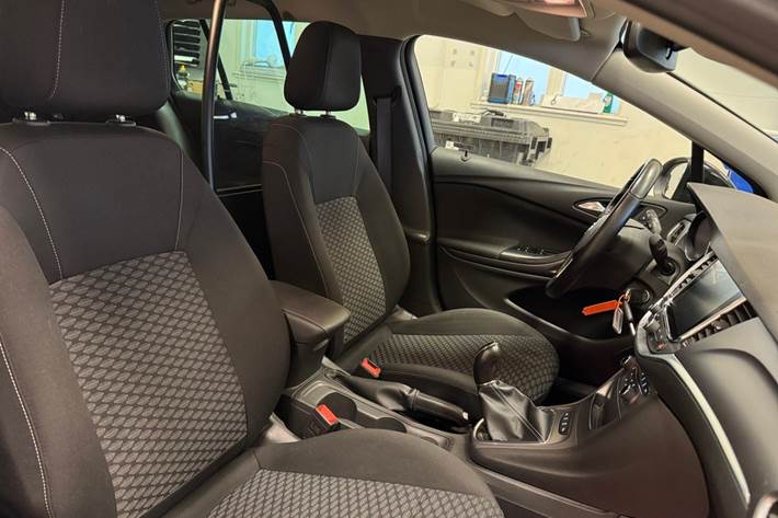 Sort Opel Astra fra 2017