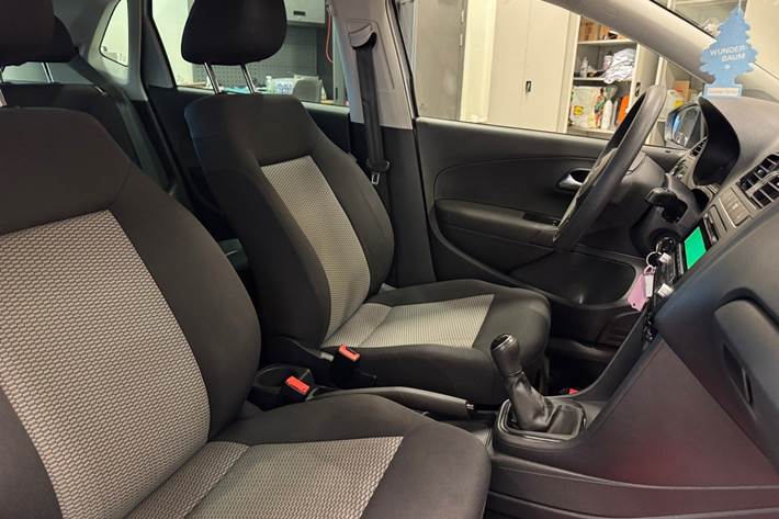 Sølv VW Polo fra 2014