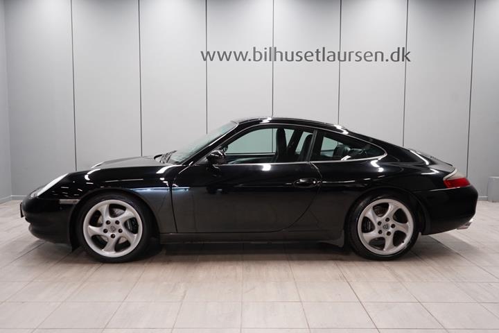 Sort Porsche 911 Carrera fra 2000