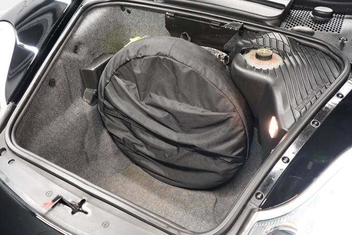 Sort Porsche 911 Carrera fra 2000