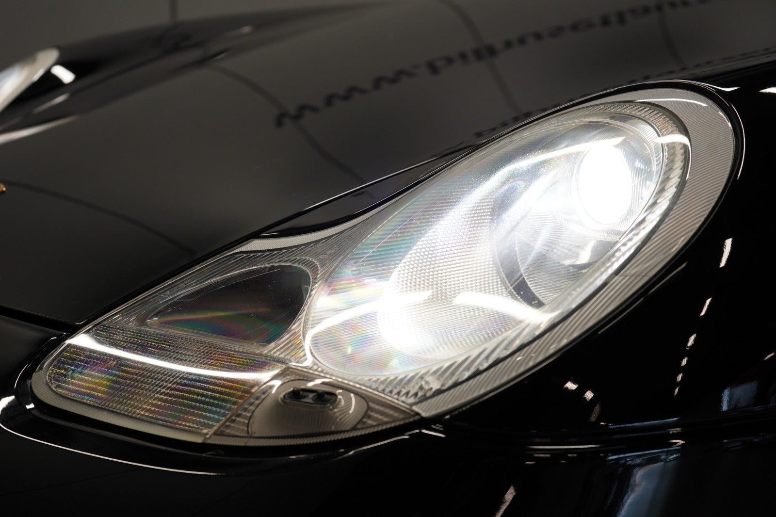 Sort Porsche 911 Carrera fra 2000