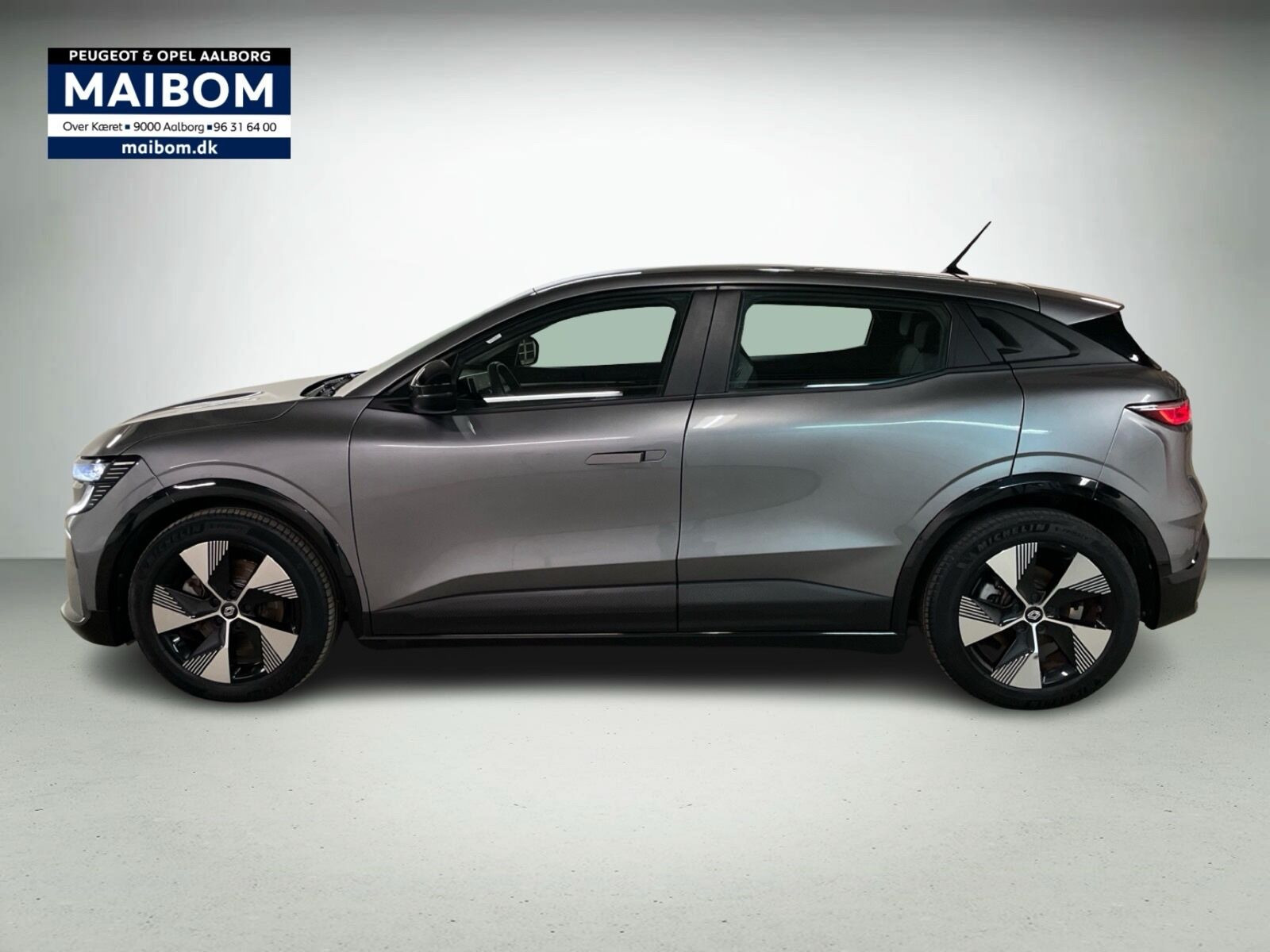 Grå Renault Megane E-Tech fra 2023