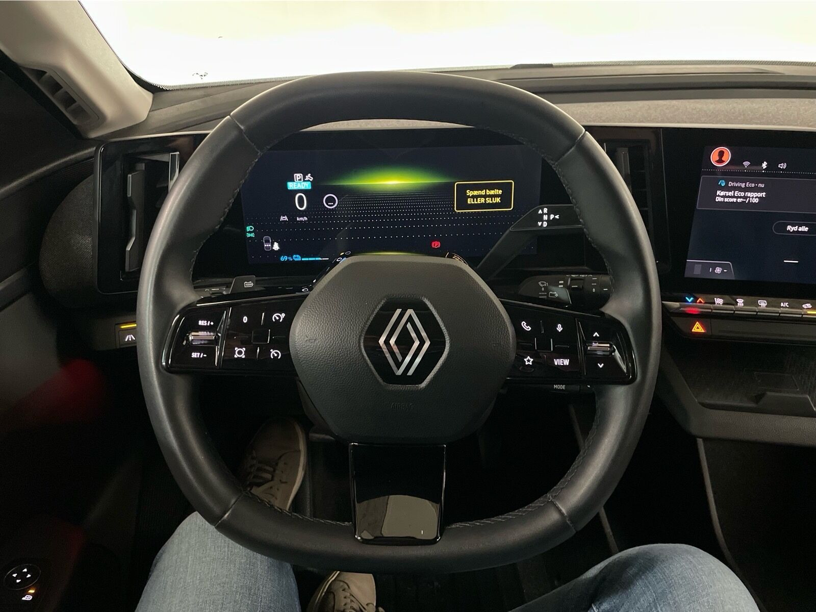 Grå Renault Megane E-Tech fra 2023