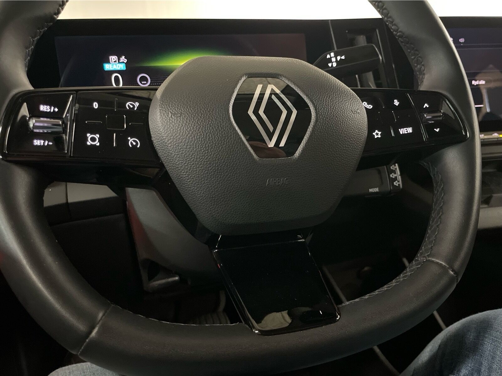 Grå Renault Megane E-Tech fra 2023