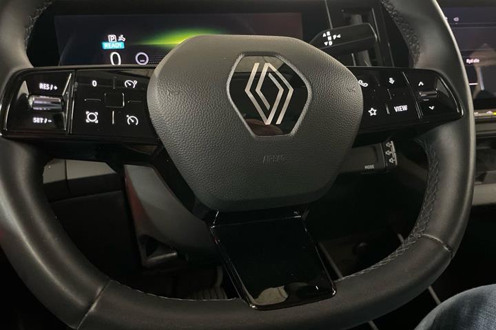 Grå Renault Megane E-Tech fra 2023