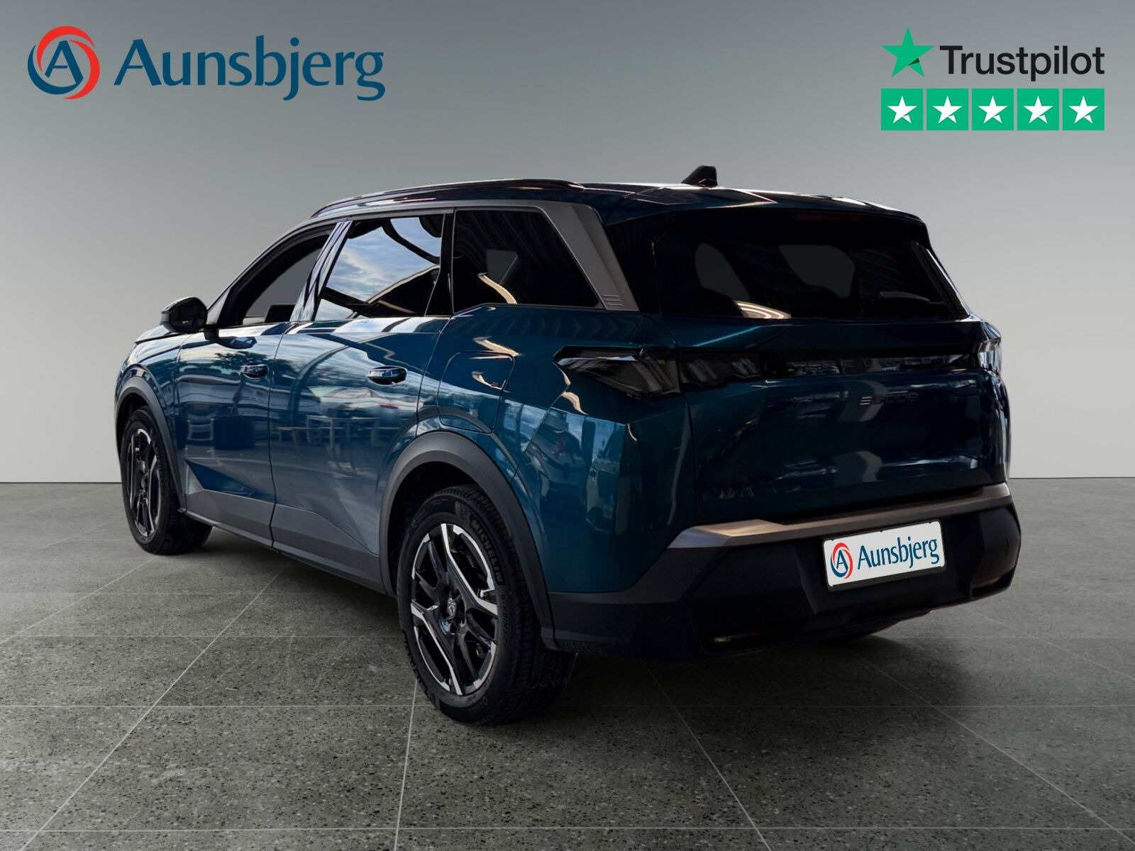 Blå Peugeot e-5008 fra 2025