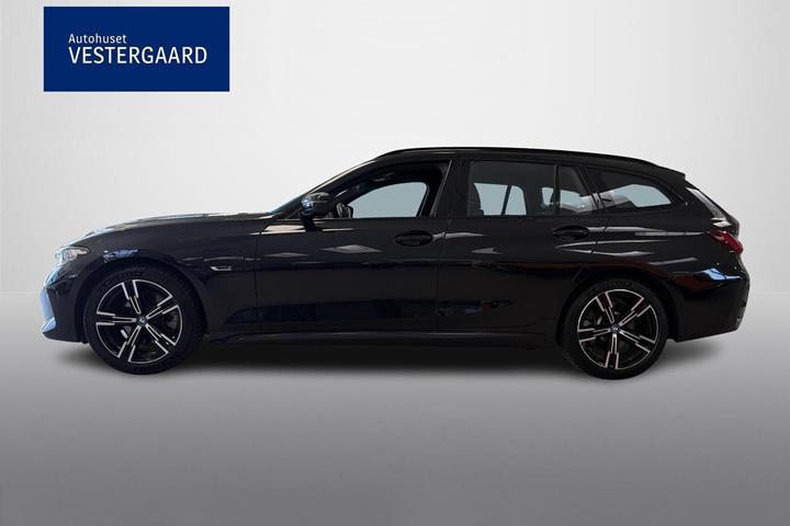 Sort BMW 330e fra 2023