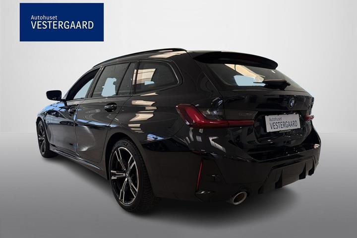 Sort BMW 330e fra 2023