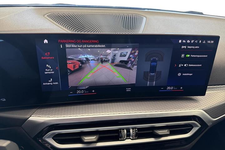 Sort BMW 330e fra 2023