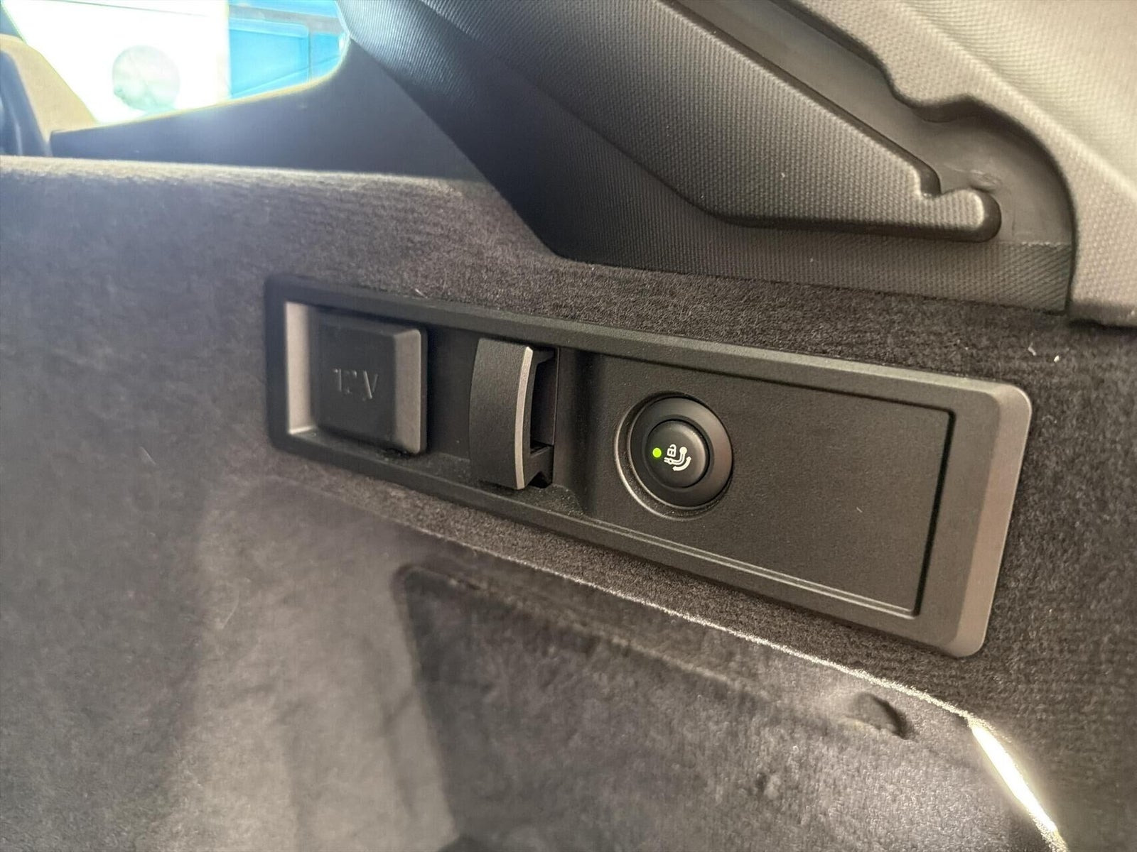 Sort BMW 330e fra 2023