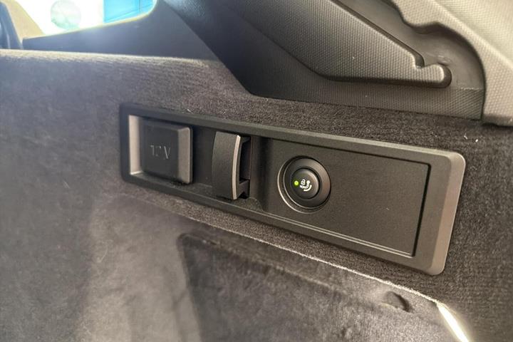 Sort BMW 330e fra 2023