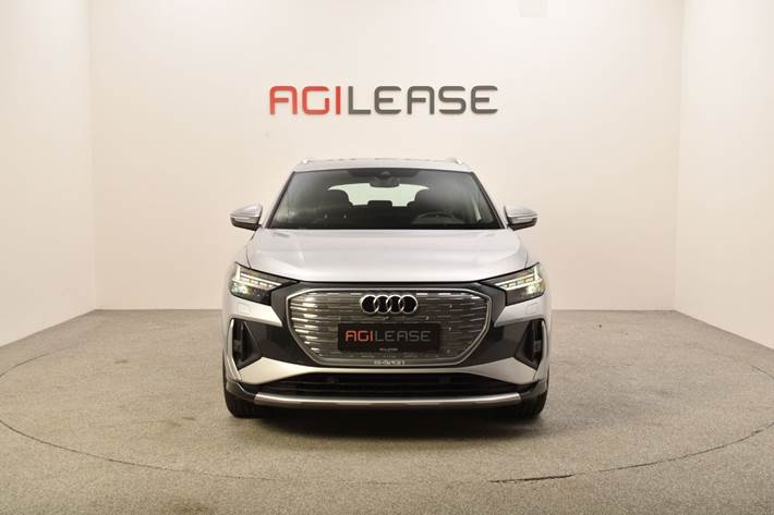 Sølv Audi Q4 e-tron fra 2024