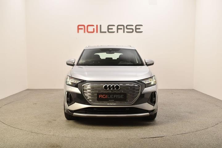 Sølv Audi Q4 e-tron fra 2024