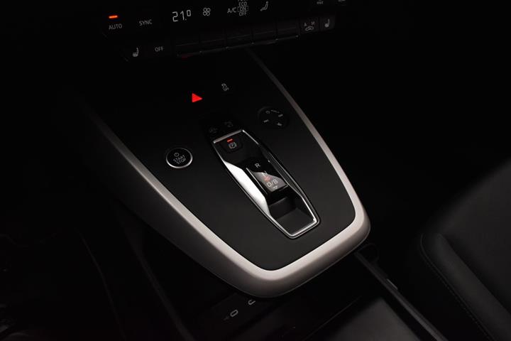 Sølv Audi Q4 e-tron fra 2024