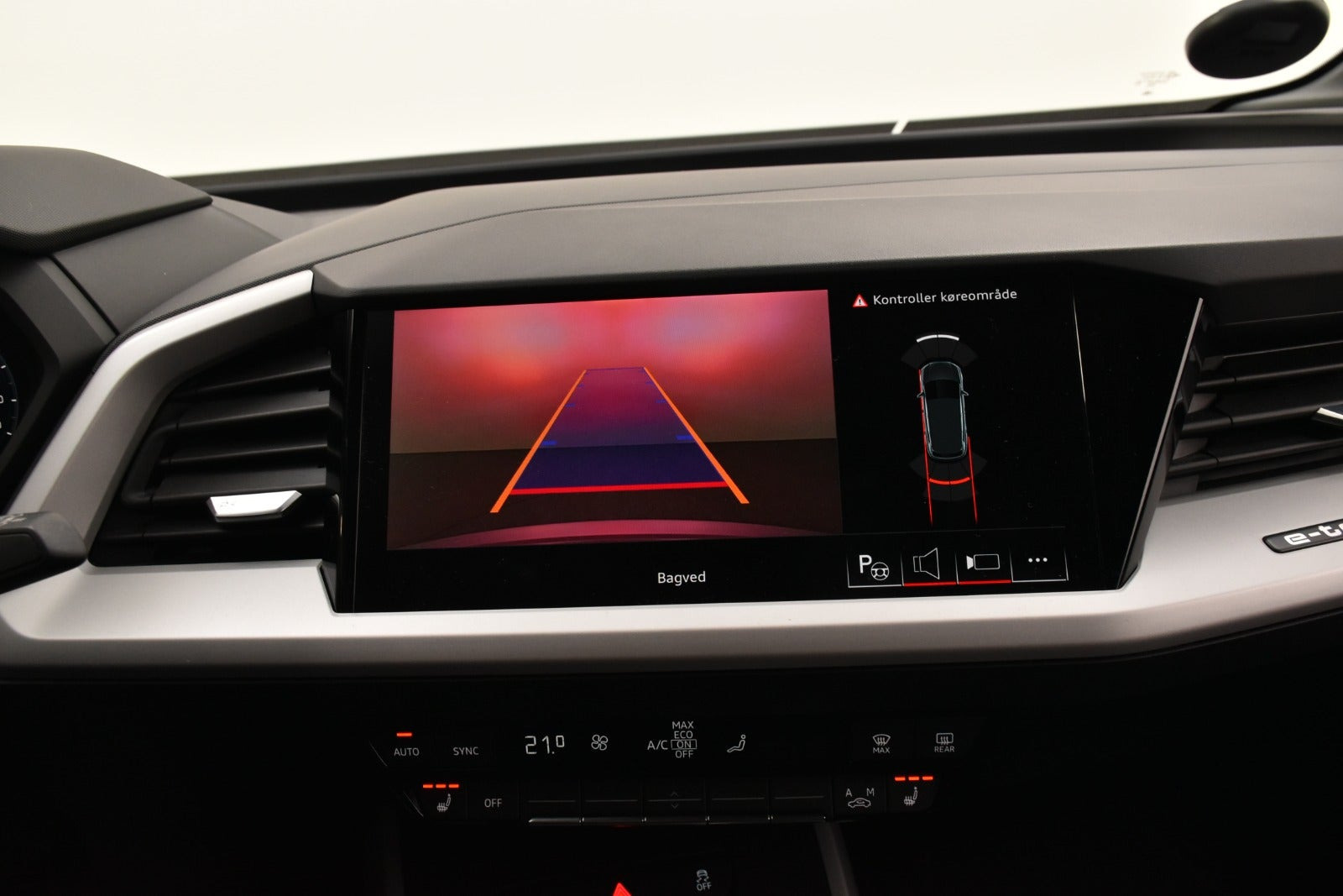 Sølv Audi Q4 e-tron fra 2024