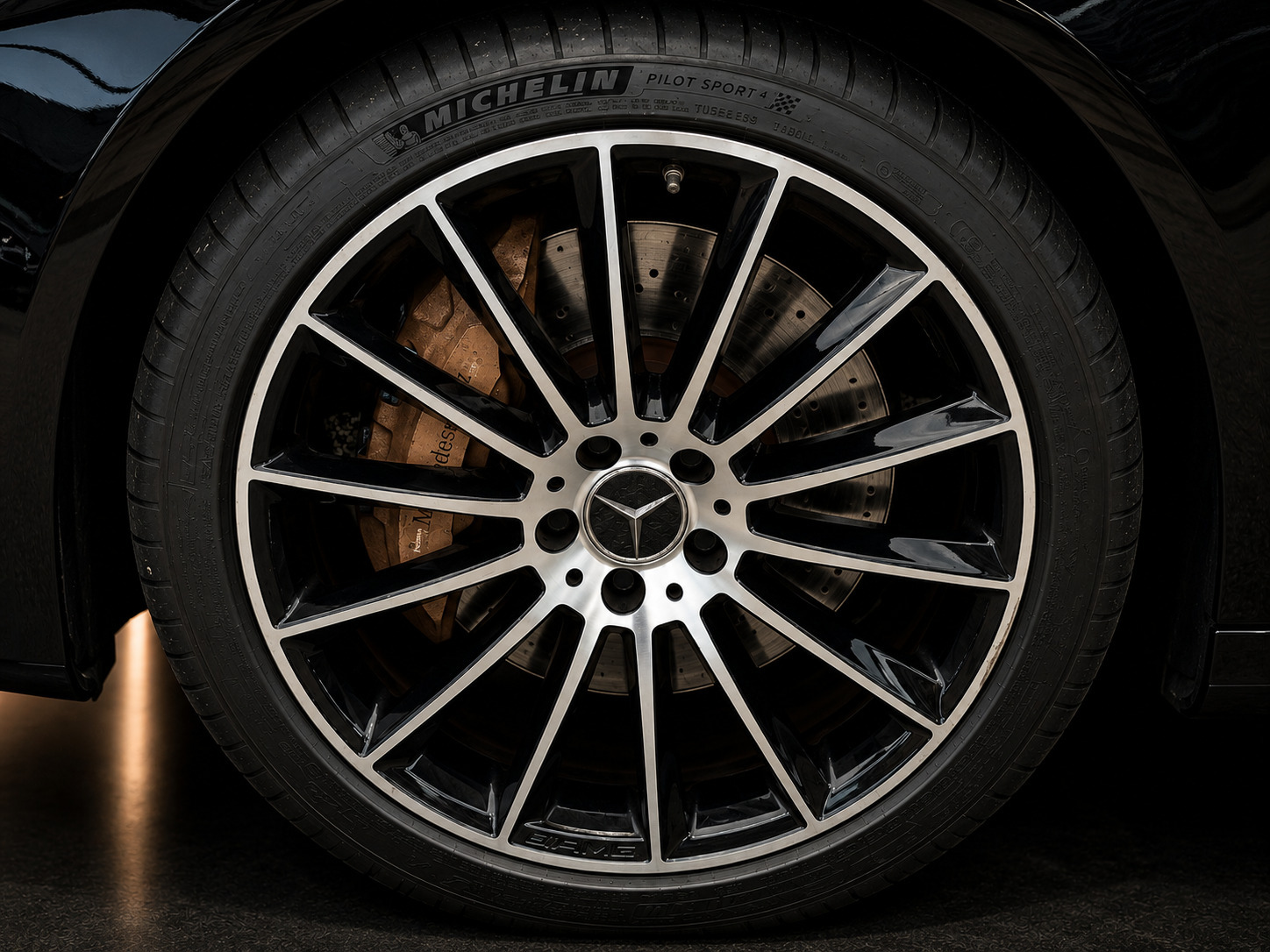 Sort Mercedes E350 d fra 2016
