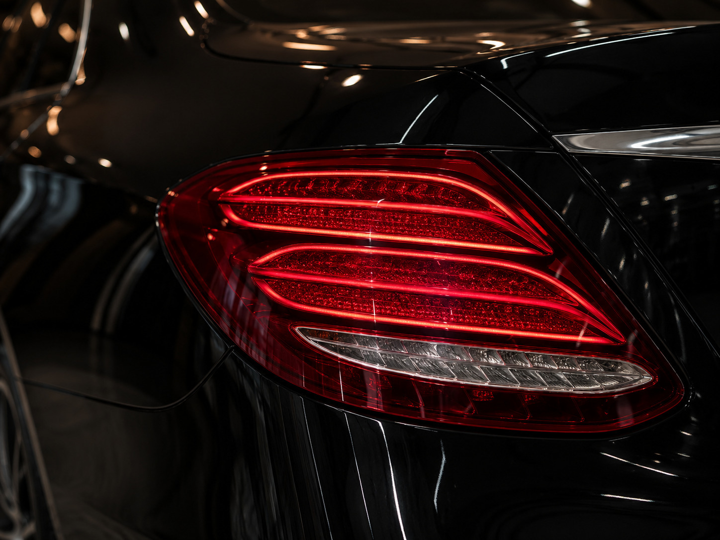 Sort Mercedes E350 d fra 2016