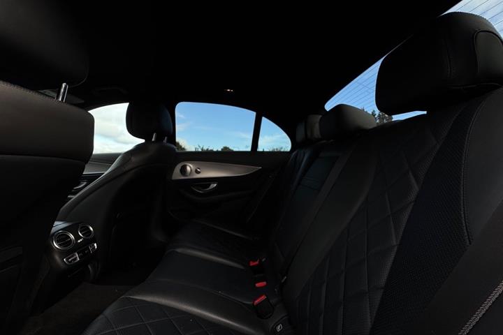 Sort Mercedes E350 d fra 2016