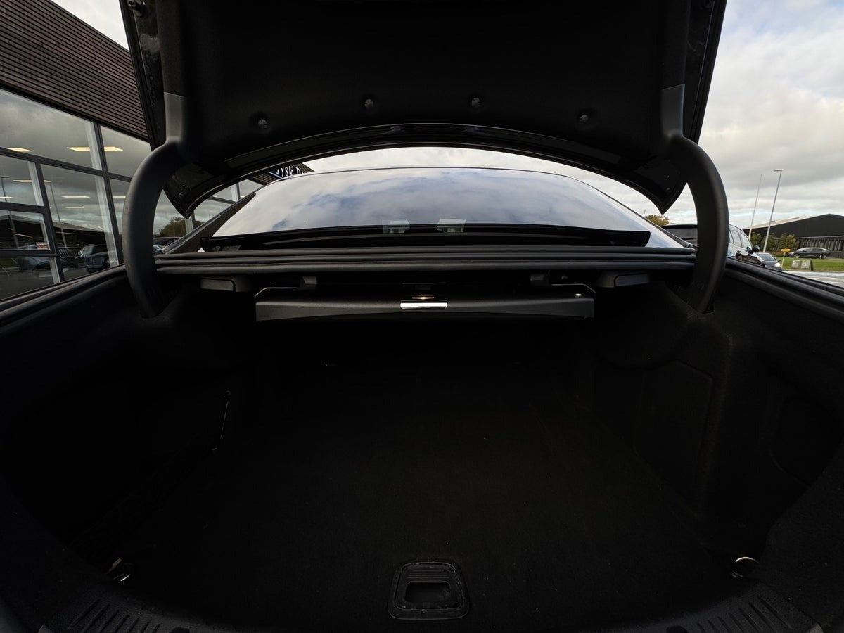 Sort Mercedes E350 d fra 2016