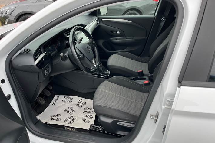 Hvid Opel Corsa fra 2020