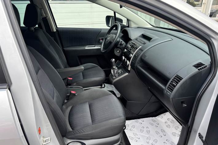 Sølv Mazda 5 fra 2011